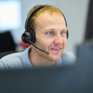 Mitarbeiter mit Headset