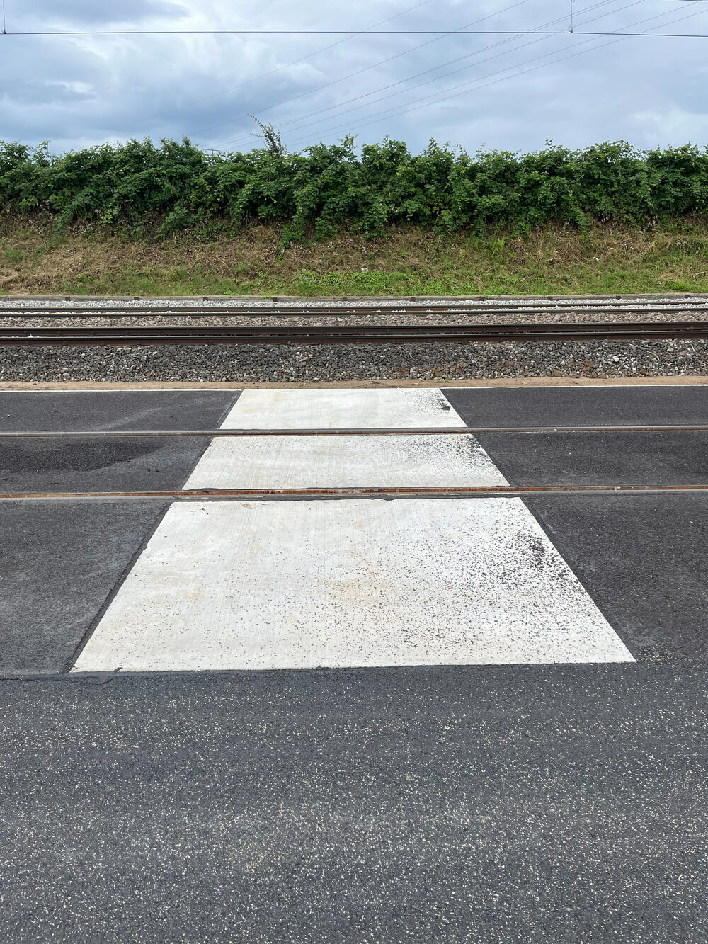 Schwertransport von Transformator auf einer Eisenbahnschiene