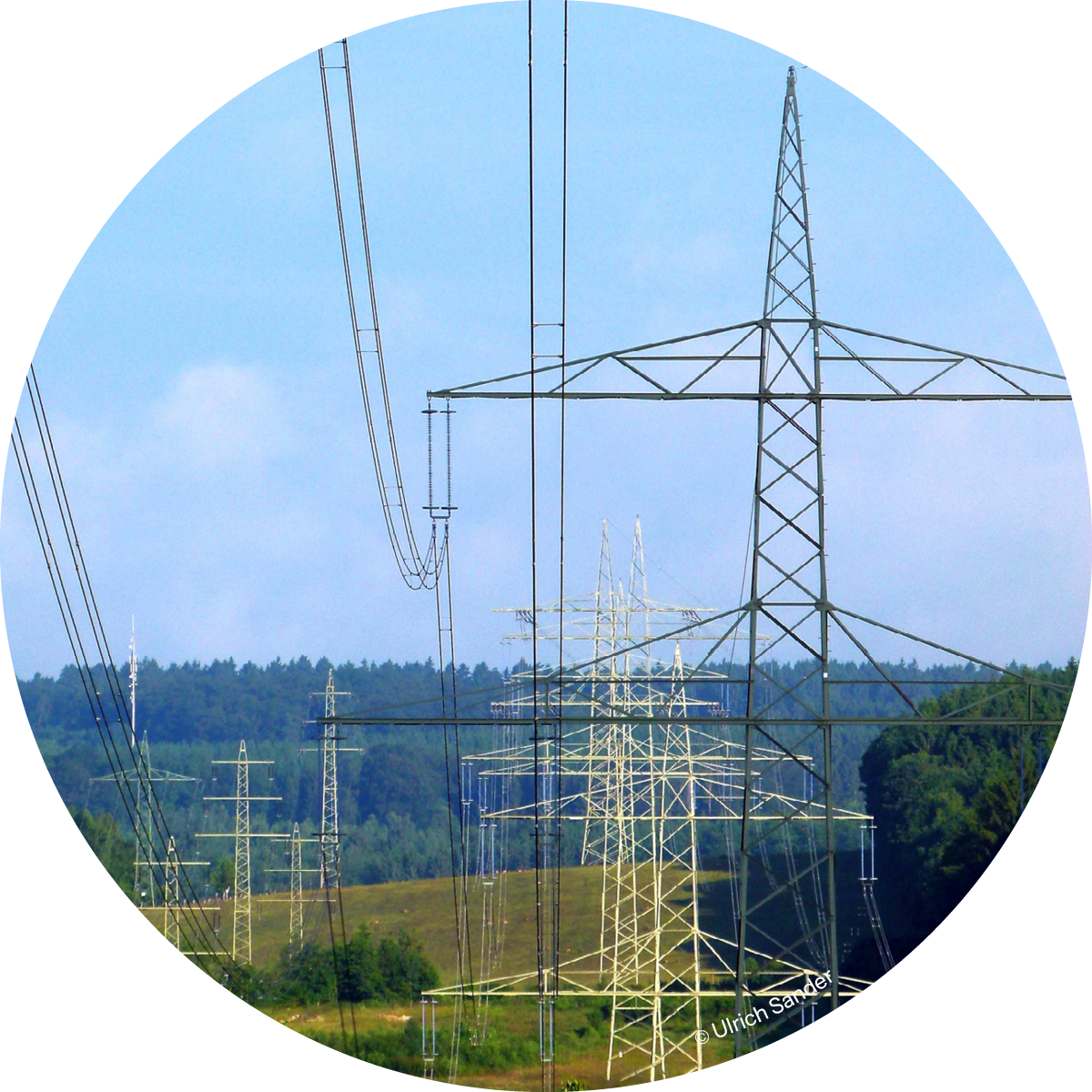 Stromleitung und Infrastruktur im Netzausbau aus der Luft